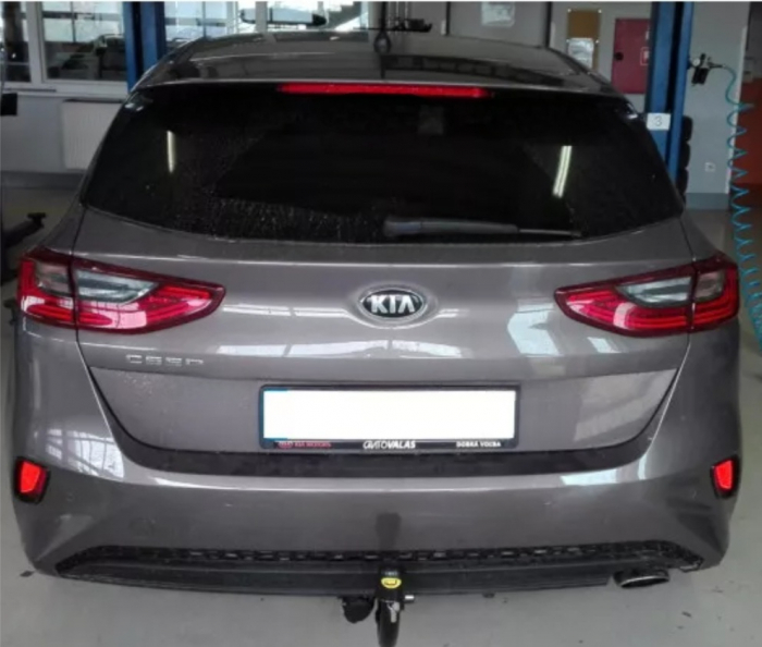 Carlig remorcare Kia Ceed htb dupa 2018 demontabil automat vertical marca Autohak [4]