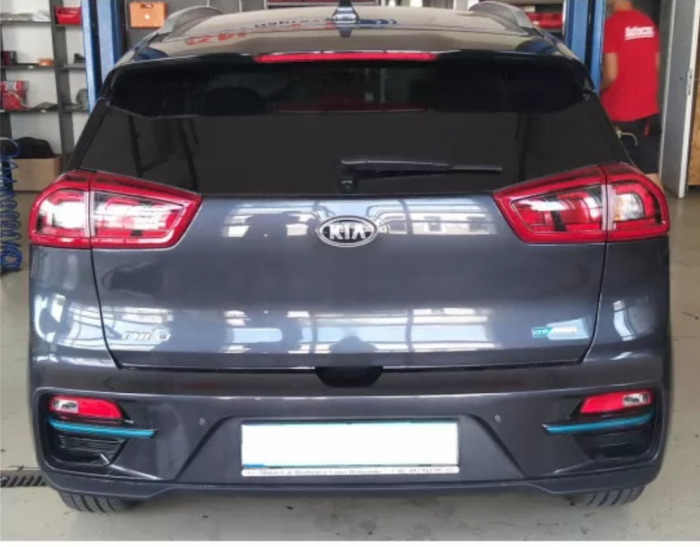 Carlig remorcare Kia E-Niro dupa 04/2019 demontabil automat vertical marca GDW [6]