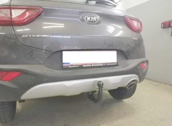 Carlig remorcare Kia Stonic dupa 2017 demontabil automat vertical marca Autohak [10]