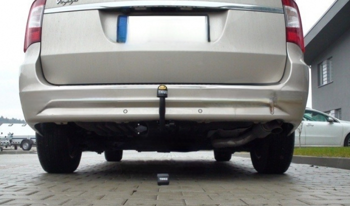 Carlig remorcare Lancia Voyager/ Grand Voyager dupa 2011 demontabil automat vertical marca Autohak [6]