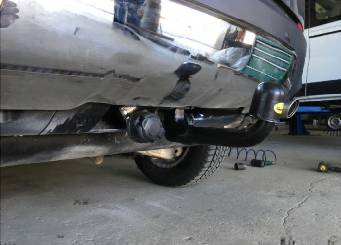 Carlig remorcare Land Rover Discovery Sport 5 locuri 2015 - 2019 demontabil automat vertical marca Autohak [5]