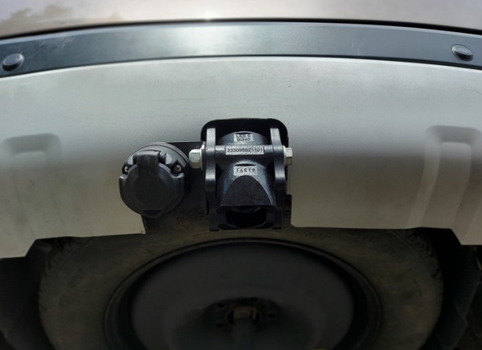 Carlig remorcare Land Rover Discovery Sport dupa 2016 cu roata de rezerva demontabil automat vertical marca Westfalia [3]