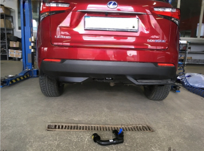 Carlig remorcare Lexus NX dupa 2014 demontabil automat vertical marca Autohak [6]