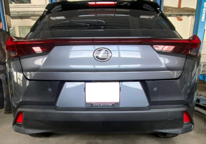 Carlig remorcare Lexus UX 200 dupa 2018 demontabil automat vertical marca Autohak [7]