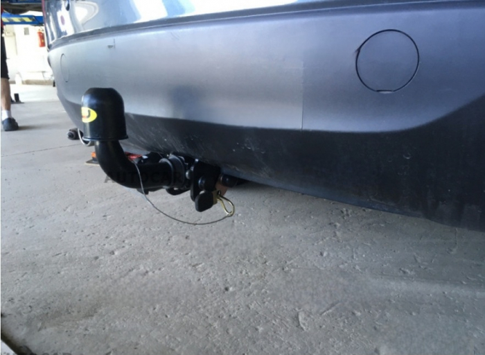 Carlig remorcare Mazda 3 htb 2013 - 2018 demontabil automat cu maneta marca Autohak [8]