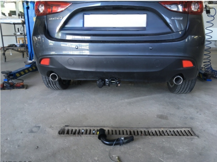 Carlig remorcare Mazda 3 htb 2013 - 2018 demontabil automat cu maneta marca Autohak [2]