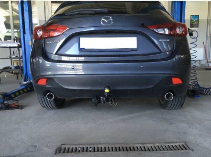 Carlig remorcare Mazda 3 htb 2013 - 2018 demontabil automat cu maneta marca Autohak [3]