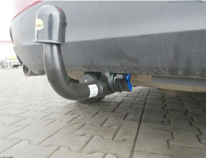 Carlig remorcare Mazda 3 htb 2013 - 2018 demontabil automat vertical marca Autohak [10]
