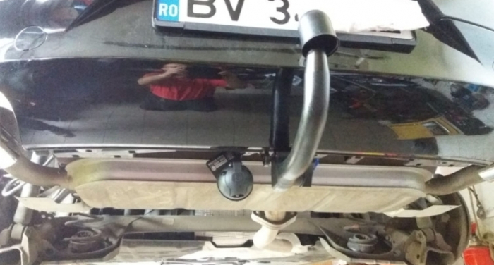 Carlig remorcare Mazda 3 htb dupa 2019 demontabil automat vertical marca Autohak [5]