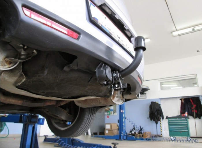 Carlig remorcare Mazda 6 4/5 usi 2008 - 2012 demontabil automat cu maneta marca Autohak [2]