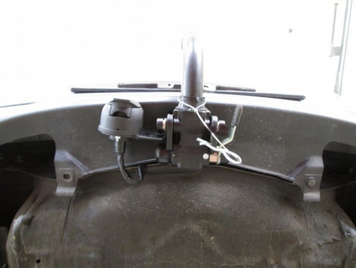 Carlig remorcare Mazda 6 4/5 usi 2008 - 2012 demontabil automat cu maneta marca Autohak [6]