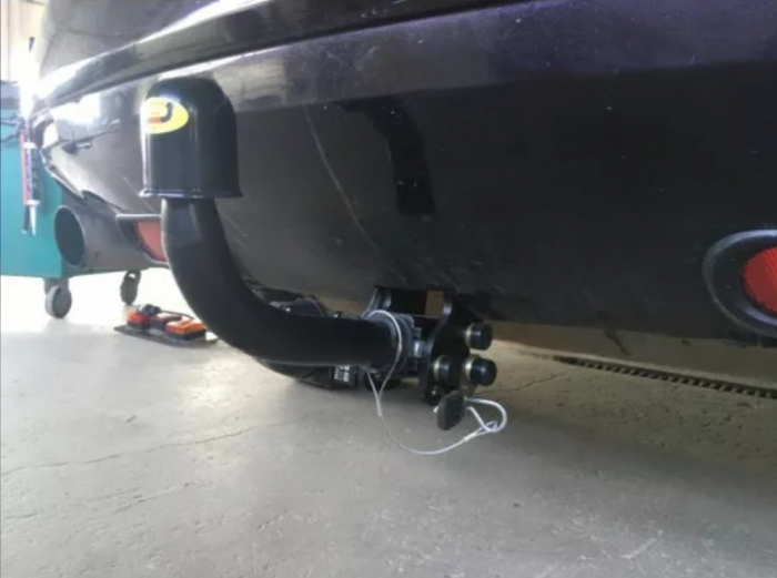 Carlig remorcare Mazda CX7 dupa 2007 demontabil automat cu maneta marca Autohak [3]