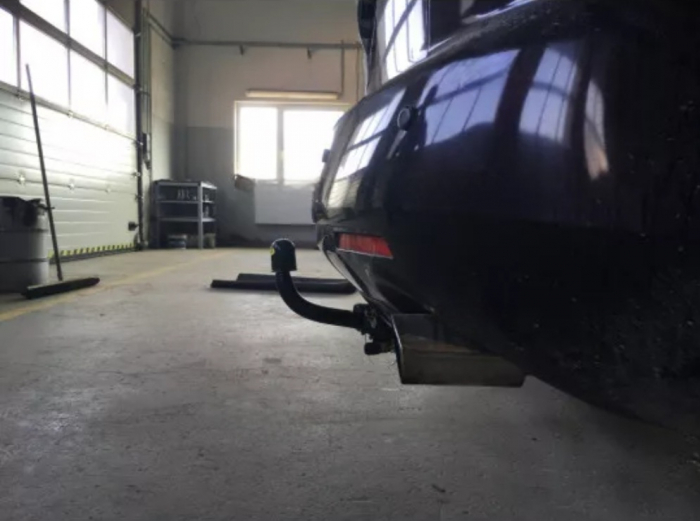 Carlig remorcare Mazda CX7 dupa 2007 demontabil automat cu maneta marca Autohak [4]
