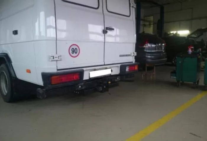 Carlig remorcare Mercedes Atego marca Autohak [4]