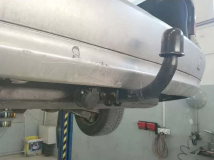 Carlig remorcare Mercedes E Class W211 combi 2003-2008 marca Autohak [5]