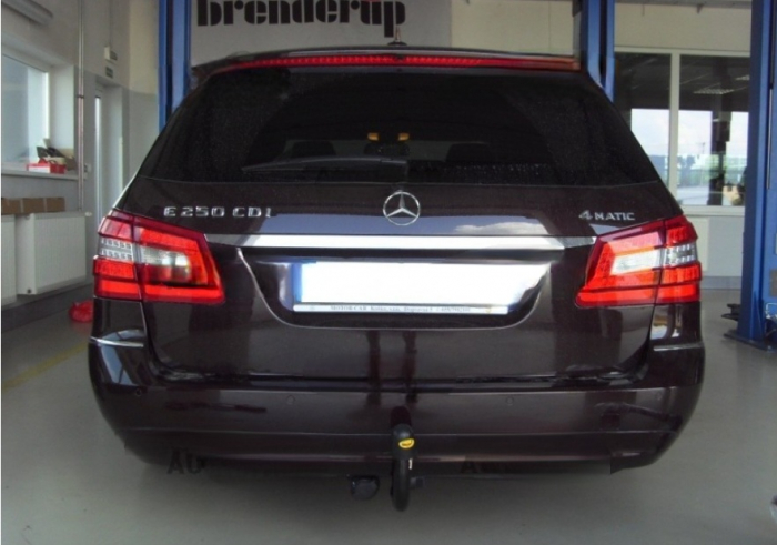 Carlig remorcare Mercedes E Class (S212) combi 2009 - 2016 demontabil automat vertical marca Autohak [9]