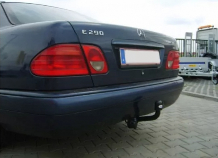 Carlig remorcare Mercedes E Class W210 berlina 1995-2002 marca Autohak [2]