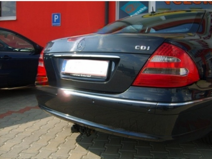 Carlig remorcare Mercedes E Class (W211) 4 usi 2002 - 2008 demontabil automat cu maneta marca Autohak [2]