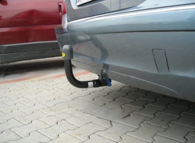 Carlig remorcare Mercedes E Class (W211) 4 usi 2002 - 2008 demontabil automat vertical marca Autohak [5]