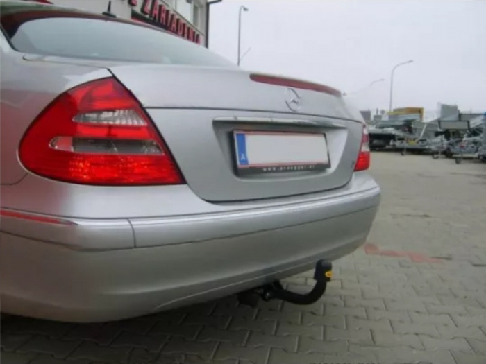 Carlig remorcare Mercedes E Class W211 berlina 2002-2008 marca Autohak [2]