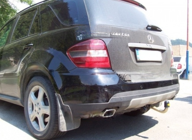Carlig remorcare Mercedes M Class ML (W164) 2005 - 2011 demontabil automat cu maneta marca Autohak [2]