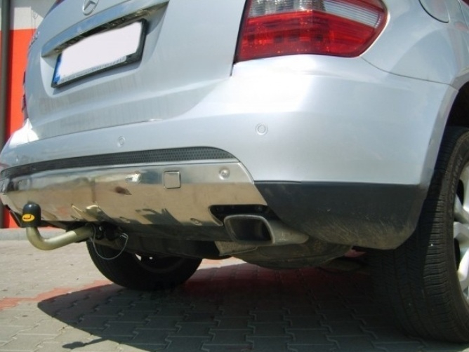 Carlig remorcare Mercedes M Class ML (W164) 2005 - 2011 demontabil automat cu maneta marca Autohak [5]