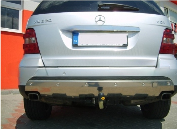 Carlig remorcare Mercedes M Class ML (W164) 2005 - 2011 demontabil automat cu maneta marca Autohak [6]