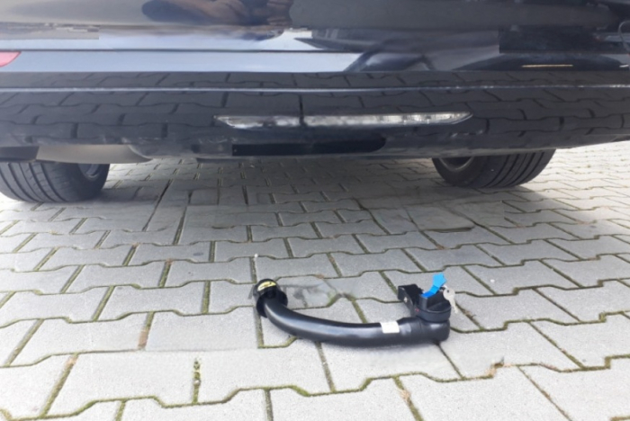 Carlig remorcare Mercedes S Class (W222) dupa 2013 demontabil automat vertical marca Autohak [12]