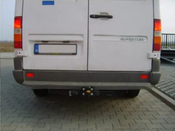 Carlig remorcare Mercedes Sprinter duba cu treapta 3,550m, 4,025m 1995-2006 marca Autohak [2]