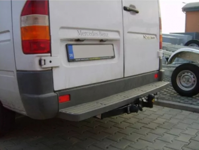 Carlig remorcare Mercedes Sprinter duba cu treapta 3,550m, 4,025m 1995-2006 marca Autohak [3]