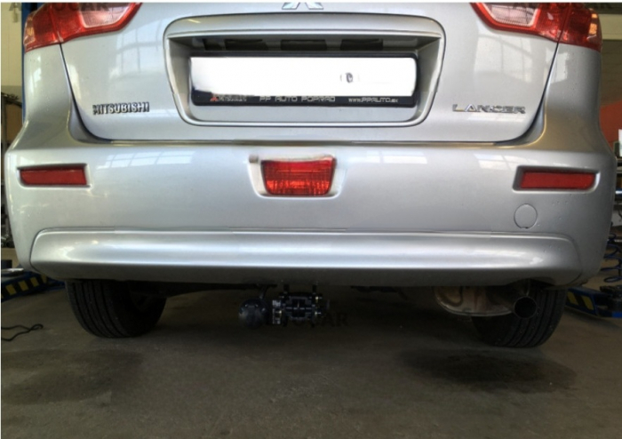 Carlig remorcare Mitsubishi Lancer dupa 2008 demontabil automat cu maneta marca Autohak [2]