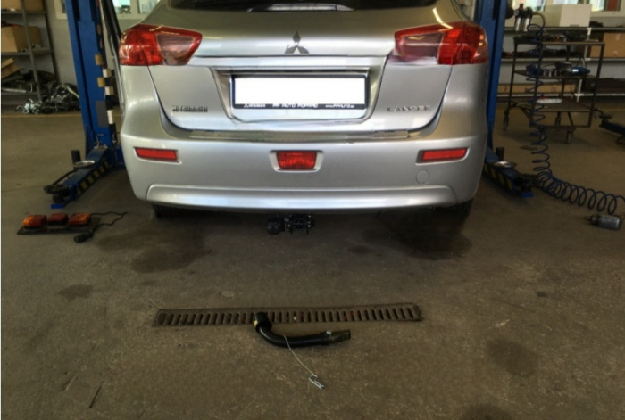 Carlig remorcare Mitsubishi Lancer dupa 2008 demontabil automat cu maneta marca Autohak [9]