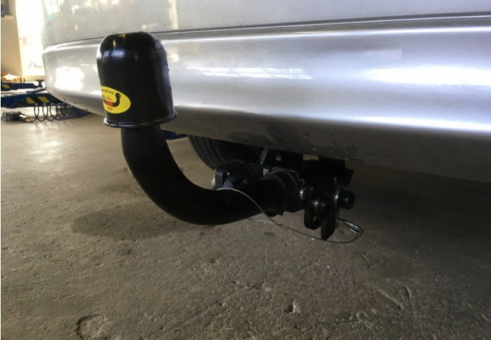 Carlig remorcare Mitsubishi Lancer dupa 2008 demontabil automat cu maneta marca Autohak [8]