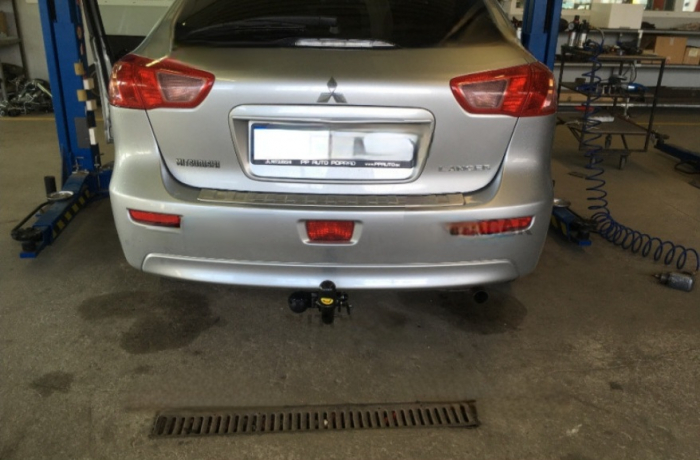 Carlig remorcare Mitsubishi Lancer dupa 2008 demontabil automat cu maneta marca Autohak [6]
