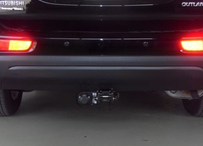 Carlig remorcare Mitsubishi Outlander dupa 2012 demontabil automat cu maneta marca Autohak [2]
