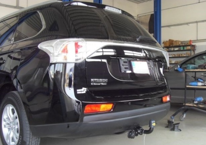 Carlig remorcare Mitsubishi Outlander dupa 2012 demontabil automat cu maneta marca Autohak [4]
