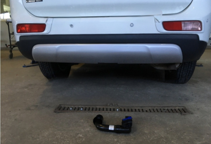 Carlig remorcare Mitsubishi Outlander dupa 2012 demontabil automat vertical marca Autohak [9]