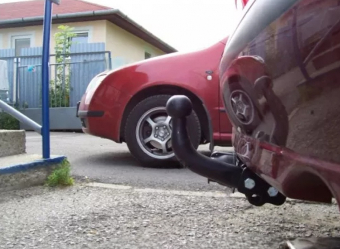 Carlig remorcare Nissan Almera 4 usi 1995-2000 marca Autohak [7]
