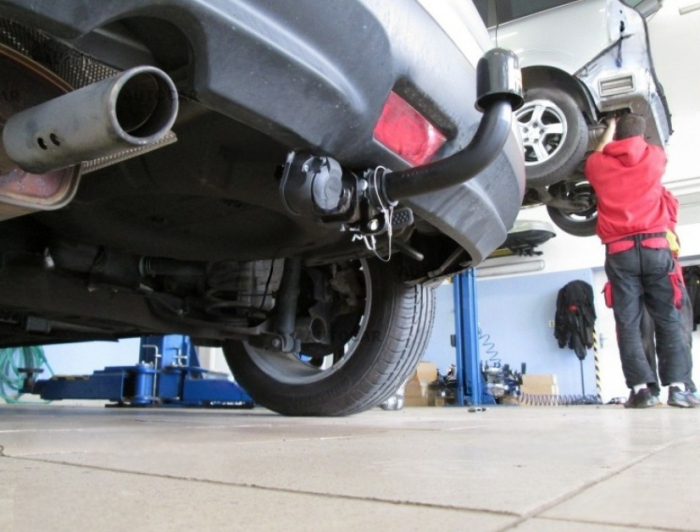 Carlig remorcare Nissan Juke tractiune fata dupa 2010 demontabil automat cu maneta marca Autohak [17]
