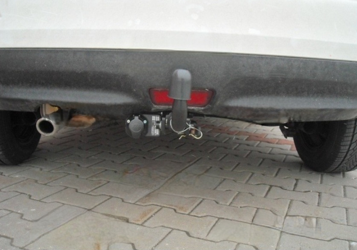 Carlig remorcare Nissan Juke tractiune fata dupa 2010 demontabil automat cu maneta marca Autohak [13]