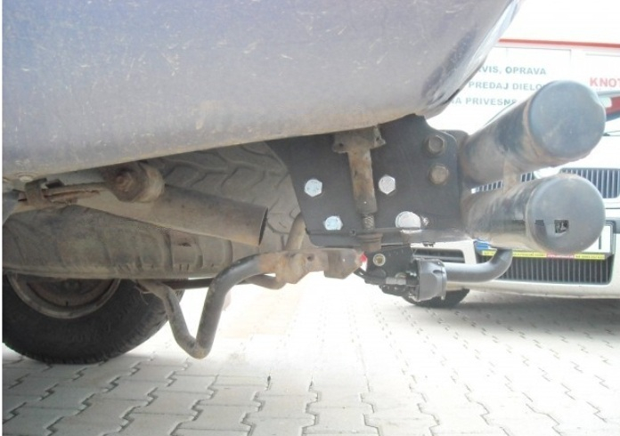 Carlig remorcare Nissan Navara bara tip teava D40 dupa 2006 demontabil automat cu maneta marca Autohak [3]