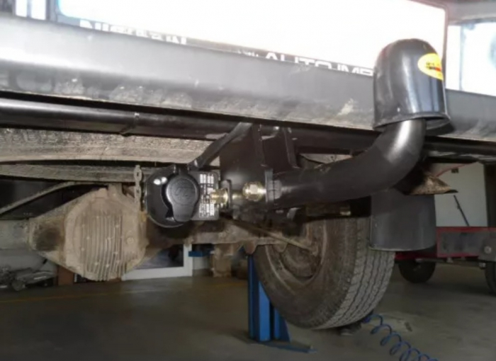 Carlig remorcare Nissan Navara cu scara fabricat intre 2005 - 2015 marca Autohak [11]