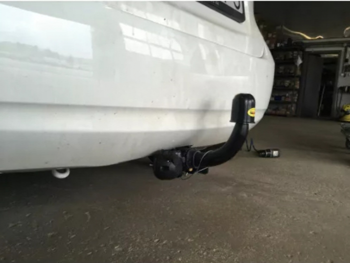 Carlig remorcare Nissan Note dupa 2013 demontabil automat cu maneta marca Autohak [4]