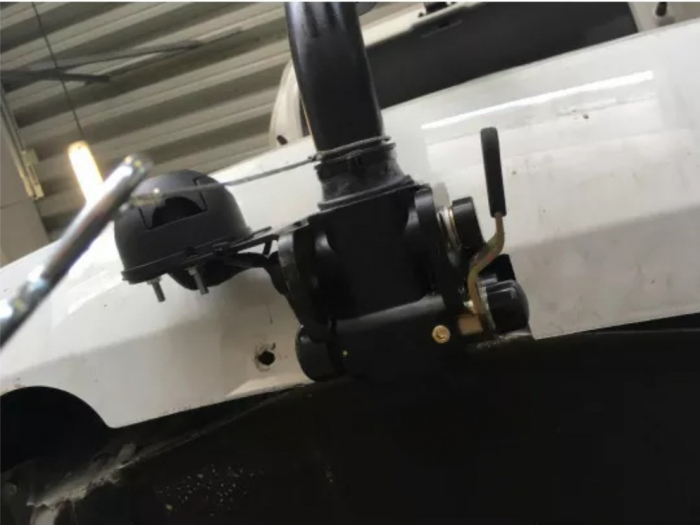 Carlig remorcare Nissan Note dupa 2013 demontabil automat cu maneta marca Autohak [2]