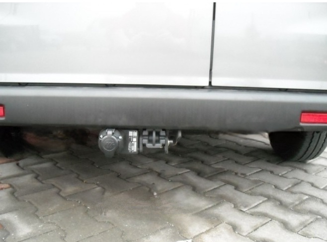 Carlig remorcare Nissan NV200 dupa 2009 demontabil automat cu maneta marca Autohak [8]