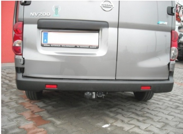 Carlig remorcare Nissan NV200 dupa 2009 demontabil automat cu maneta marca Autohak [9]