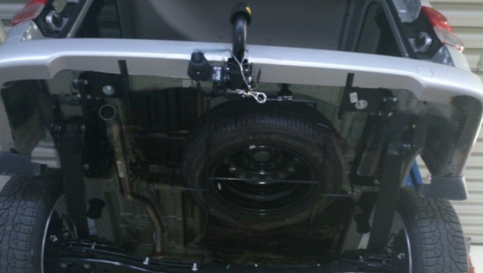 Carlig remorcare Nissan NV200 dupa 2009 demontabil automat cu maneta marca Autohak [3]