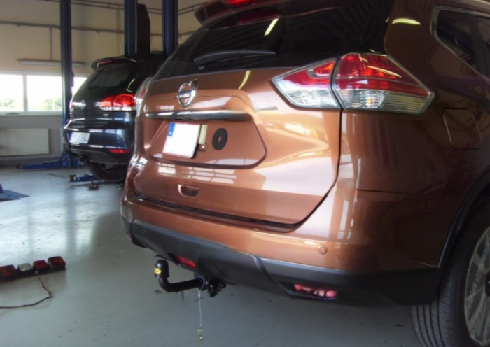 Carlig remorcare Nissan X-Trail T32 2014 - 2017 demontabil automat cu maneta marca Autohak [4]