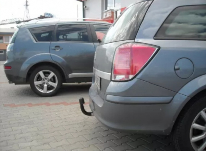 Carlig remorcare Opel Astra H combi 2004 - 2011 demontabil automat vertical marca Autohak [6]