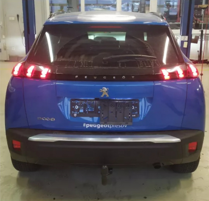 Carlig remorcare Peugeot 2008 dupa 2019 demontabil automat vertical marca Autohak [4]